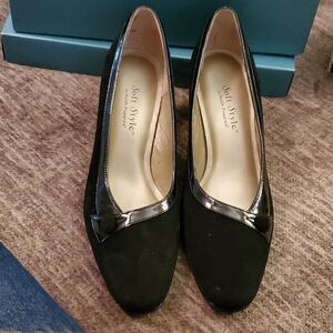 Cute Hush Puppies soft style women's heels
